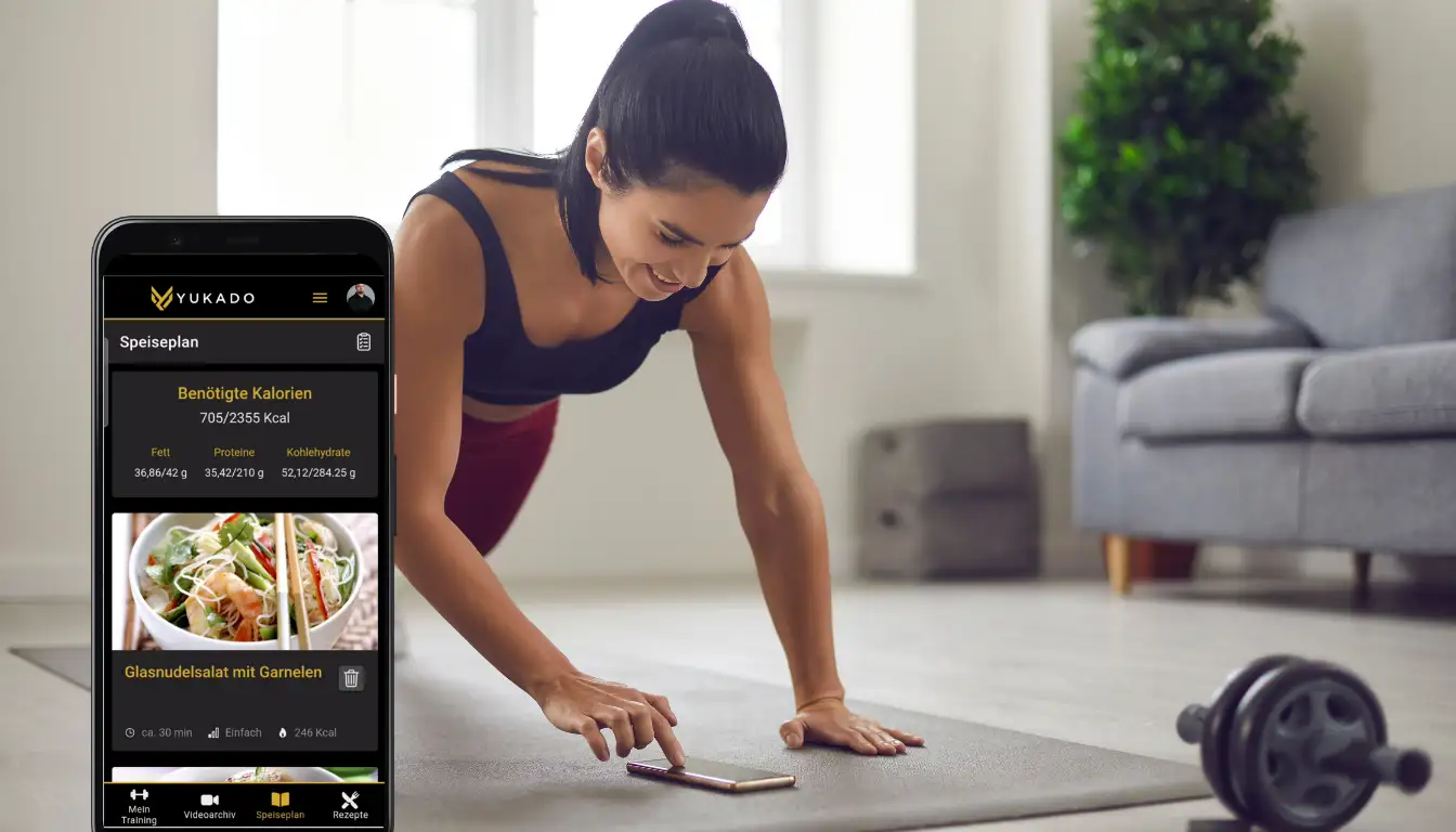 Person verwendet die Yukado-App auf ihrem Smartphone zur Berechnung des täglichen Proteinbedarfs, ideal für gesundheitsbewusste Nutzer.